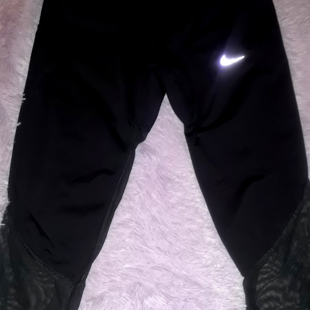 Nike Dri Fit workout capri leggings
